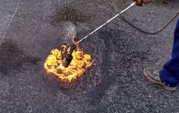 Per Ffordd Llan flat roofing repairs